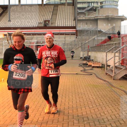 08.12.2024 - St. Pauli X-Mass-Run No. 14 Kathrin Stürmer Photography http://msf.ph/oto/7525320 08.12.2024 10:08:43 Ziel 930, 1156, 1159, 2205 meine-sportfotos.de