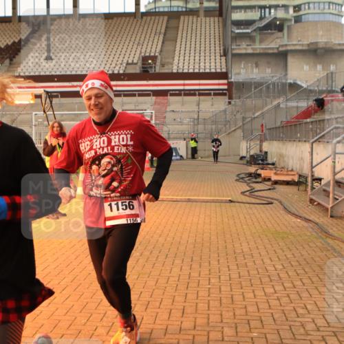 08.12.2024 - St. Pauli X-Mass-Run No. 14 Kathrin Stürmer Photography http://msf.ph/oto/7525322 08.12.2024 10:08:44 Ziel 325, 930, 1156, 1159, 2205 meine-sportfotos.de
