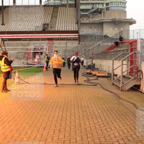 08.12.2024 - St. Pauli X-Mass-Run No. 14 Kathrin Stürmer Photography http://msf.ph/oto/7525341 08.12.2024 10:08:55 Ziel 325, 343, 891, 2749, 2752 meine-sportfotos.de