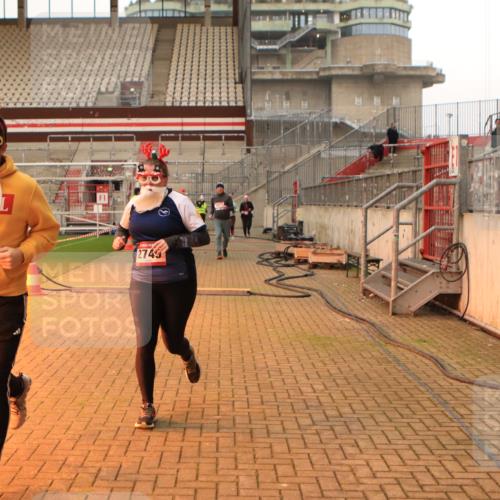 08.12.2024 - St. Pauli X-Mass-Run No. 14 Kathrin Stürmer Photography http://msf.ph/oto/7525354 08.12.2024 10:08:57 Ziel 12, 325, 343, 891, 2749, 2752 meine-sportfotos.de