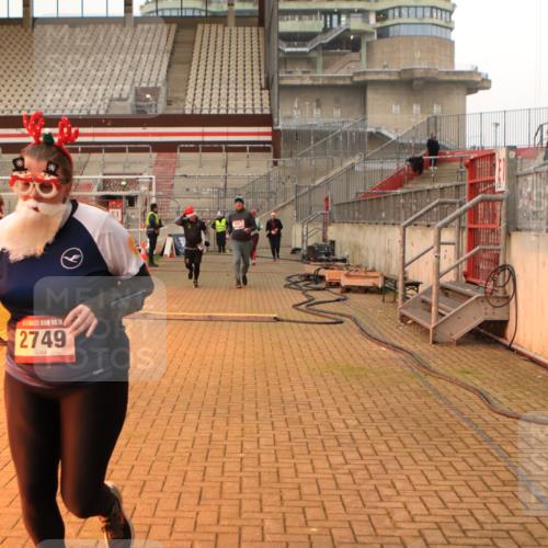 08.12.2024 - St. Pauli X-Mass-Run No. 14 Kathrin Stürmer Photography http://msf.ph/oto/7525358 08.12.2024 10:08:58 Ziel 12, 152, 325, 343, 891, 2749, 2752 meine-sportfotos.de