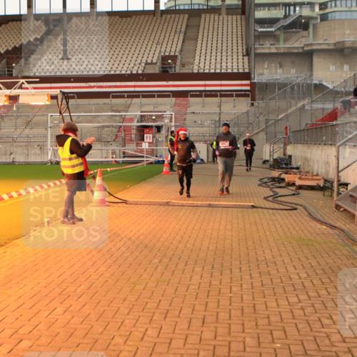 08.12.2024 - St. Pauli X-Mass-Run No. 14 Kathrin Stürmer Photography http://msf.ph/oto/7525365 08.12.2024 10:09:00 Ziel 12, 152, 325, 343, 891, 2749, 2752 meine-sportfotos.de