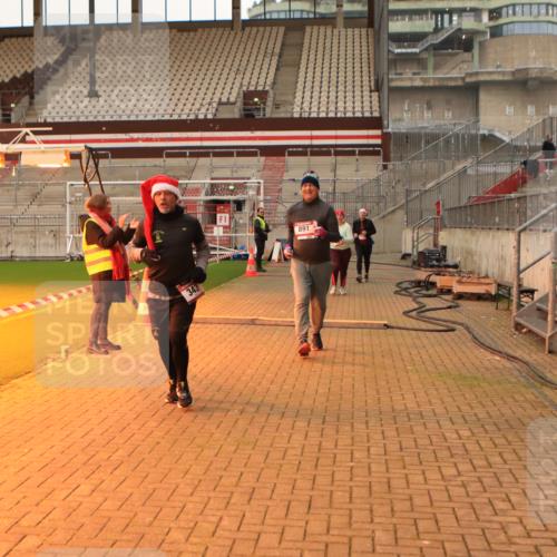08.12.2024 - St. Pauli X-Mass-Run No. 14 Kathrin Stürmer Photography http://msf.ph/oto/7525366 08.12.2024 10:09:02 Ziel 12, 152, 325, 343, 891, 2749, 2752 meine-sportfotos.de