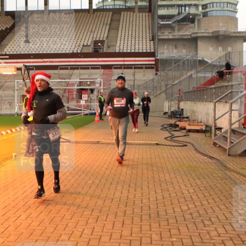 08.12.2024 - St. Pauli X-Mass-Run No. 14 Kathrin Stürmer Photography http://msf.ph/oto/7525368 08.12.2024 10:09:02 Ziel 12, 152, 325, 343, 891, 2749, 2752 meine-sportfotos.de