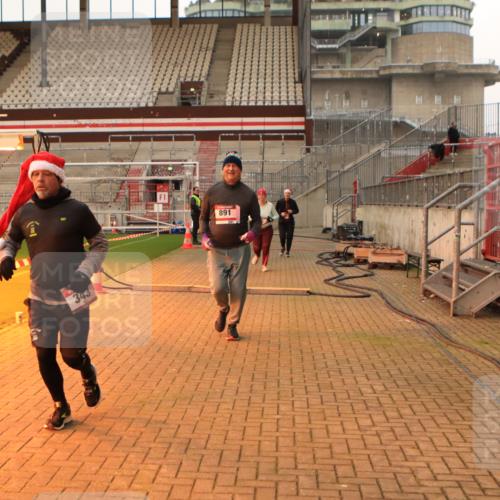 08.12.2024 - St. Pauli X-Mass-Run No. 14 Kathrin Stürmer Photography http://msf.ph/oto/7525369 08.12.2024 10:09:03 Ziel 12, 152, 325, 343, 891, 2749, 2752 meine-sportfotos.de