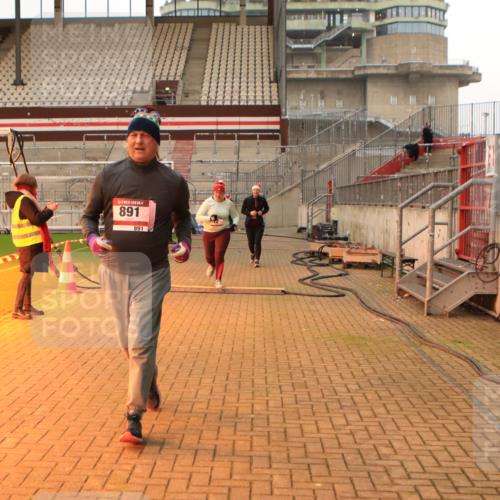 08.12.2024 - St. Pauli X-Mass-Run No. 14 Kathrin Stürmer Photography http://msf.ph/oto/7525376 08.12.2024 10:09:04 Ziel 12, 152, 325, 343, 891, 2749, 2752 meine-sportfotos.de