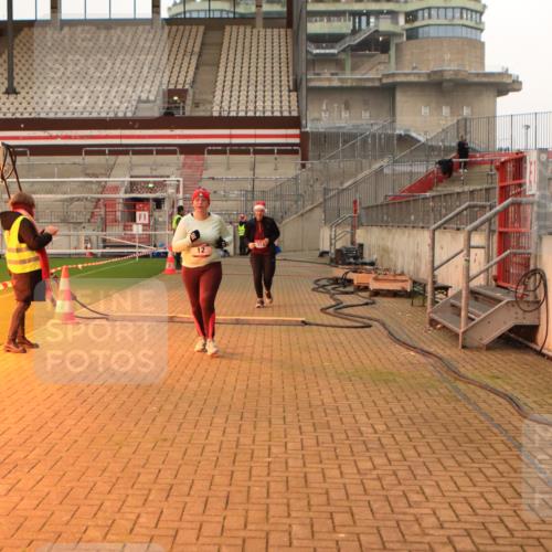 08.12.2024 - St. Pauli X-Mass-Run No. 14 Kathrin Stürmer Photography http://msf.ph/oto/7525382 08.12.2024 10:09:05 Ziel 12, 152, 343, 891, 2749, 2752 meine-sportfotos.de