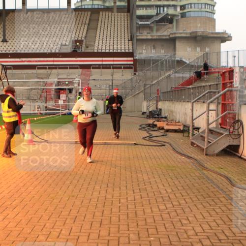 08.12.2024 - St. Pauli X-Mass-Run No. 14 Kathrin Stürmer Photography http://msf.ph/oto/7525383 08.12.2024 10:09:05 Ziel 12, 152, 343, 891, 2749, 2752 meine-sportfotos.de