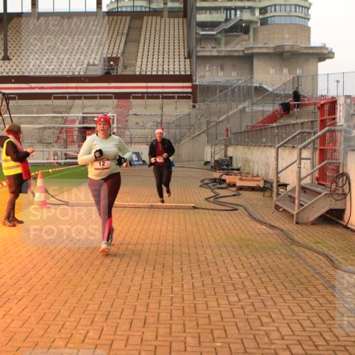08.12.2024 - St. Pauli X-Mass-Run No. 14 Kathrin Stürmer Photography http://msf.ph/oto/7525386 08.12.2024 10:09:06 Ziel 12, 152, 343, 891, 2749, 2752 meine-sportfotos.de