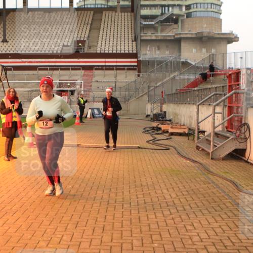 08.12.2024 - St. Pauli X-Mass-Run No. 14 Kathrin Stürmer Photography http://msf.ph/oto/7525389 08.12.2024 10:09:07 Ziel 12, 152, 343, 891, 2749, 2752 meine-sportfotos.de