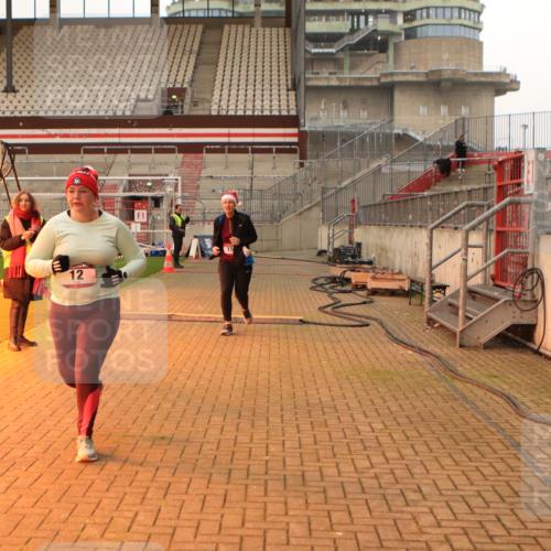 08.12.2024 - St. Pauli X-Mass-Run No. 14 Kathrin Stürmer Photography http://msf.ph/oto/7525390 08.12.2024 10:09:07 Ziel 12, 152, 343, 891, 2749, 2752 meine-sportfotos.de