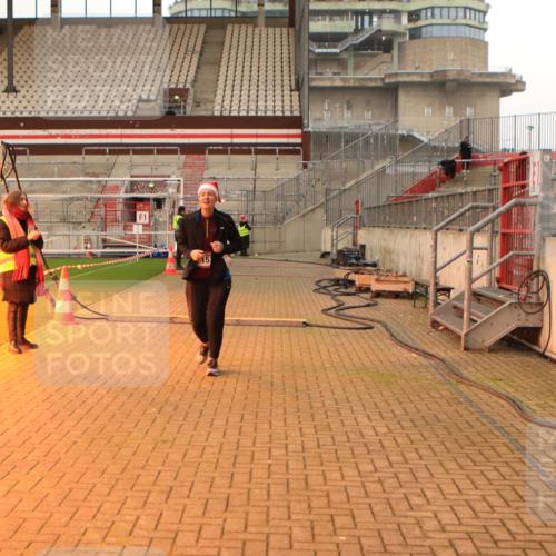 08.12.2024 - St. Pauli X-Mass-Run No. 14 Kathrin Stürmer Photography http://msf.ph/oto/7525396 08.12.2024 10:09:08 Ziel 12, 152, 343, 891, 2749, 2752 meine-sportfotos.de