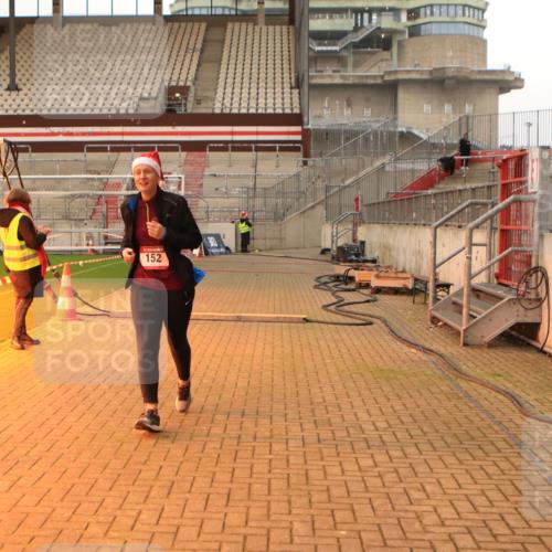 08.12.2024 - St. Pauli X-Mass-Run No. 14 Kathrin Stürmer Photography http://msf.ph/oto/7525401 08.12.2024 10:09:09 Ziel 12, 152, 343, 891 meine-sportfotos.de