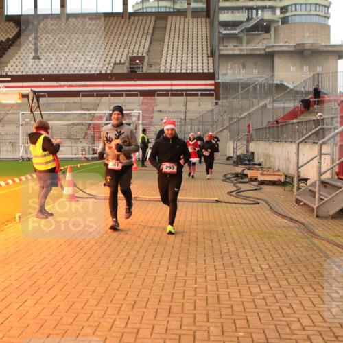 08.12.2024 - St. Pauli X-Mass-Run No. 14 Kathrin Stürmer Photography http://msf.ph/oto/7525442 08.12.2024 10:09:40 Ziel 290, 361, 513, 894, 1098, 1641, 1648, 1955, 1965 meine-sportfotos.de