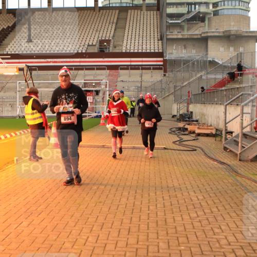 08.12.2024 - St. Pauli X-Mass-Run No. 14 Kathrin Stürmer Photography http://msf.ph/oto/7525444 08.12.2024 10:09:43 Ziel 290, 361, 513, 882, 894, 1098, 1641, 1648, 1955, 1965 meine-sportfotos.de