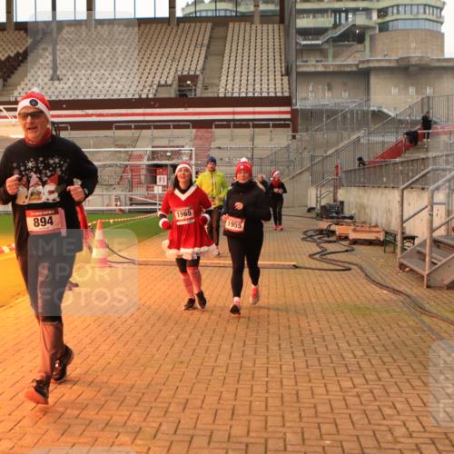 08.12.2024 - St. Pauli X-Mass-Run No. 14 Kathrin Stürmer Photography http://msf.ph/oto/7525448 08.12.2024 10:09:44 Ziel 290, 361, 882, 894, 1098, 1641, 1648, 1955, 1965, 3123 meine-sportfotos.de