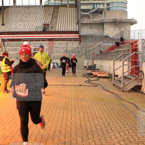 08.12.2024 - St. Pauli X-Mass-Run No. 14 Kathrin Stürmer Photography http://msf.ph/oto/7525454 08.12.2024 10:09:45 Ziel 290, 361, 882, 894, 1098, 1641, 1648, 1955, 1965, 3123 meine-sportfotos.de