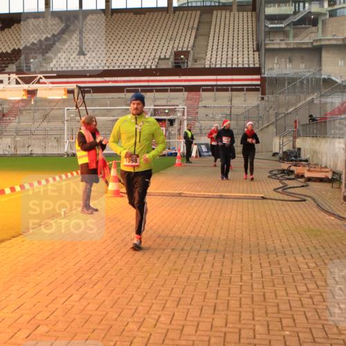 08.12.2024 - St. Pauli X-Mass-Run No. 14 Kathrin Stürmer Photography http://msf.ph/oto/7525458 08.12.2024 10:09:46 Ziel 290, 361, 882, 894, 1098, 1641, 1648, 1955, 1965, 3123 meine-sportfotos.de