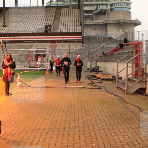 08.12.2024 - St. Pauli X-Mass-Run No. 14 Kathrin Stürmer Photography http://msf.ph/oto/7525463 08.12.2024 10:09:47 Ziel 290, 361, 882, 894, 1098, 1641, 1648, 1955, 1965, 3123 meine-sportfotos.de