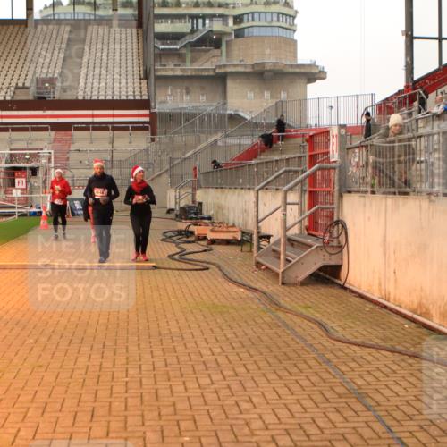 08.12.2024 - St. Pauli X-Mass-Run No. 14 Kathrin Stürmer Photography http://msf.ph/oto/7525467 08.12.2024 10:09:48 Ziel 290, 361, 882, 894, 1098, 1641, 1648, 1955, 1965, 3123 meine-sportfotos.de