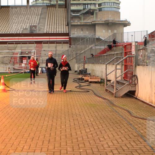 08.12.2024 - St. Pauli X-Mass-Run No. 14 Kathrin Stürmer Photography http://msf.ph/oto/7525471 08.12.2024 10:09:49 Ziel 290, 361, 882, 894, 1098, 1641, 1648, 1955, 1965, 3123 meine-sportfotos.de