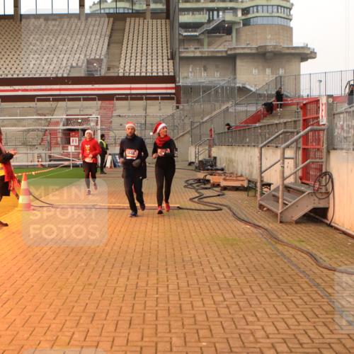 08.12.2024 - St. Pauli X-Mass-Run No. 14 Kathrin Stürmer Photography http://msf.ph/oto/7525472 08.12.2024 10:09:49 Ziel 290, 361, 882, 894, 1098, 1641, 1648, 1955, 1965, 3123 meine-sportfotos.de