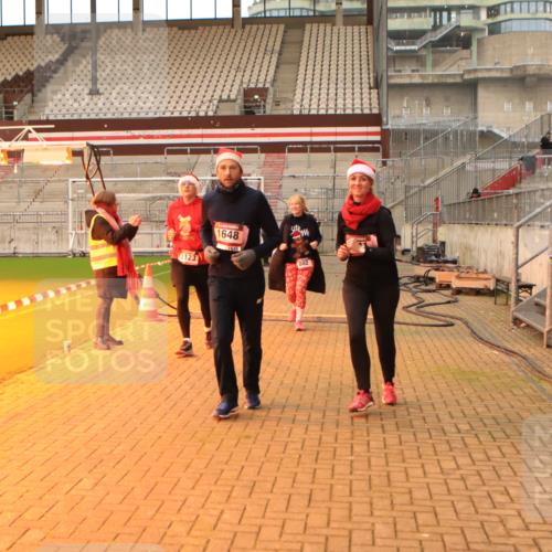 08.12.2024 - St. Pauli X-Mass-Run No. 14 Kathrin Stürmer Photography http://msf.ph/oto/7525476 08.12.2024 10:09:51 Ziel 290, 361, 882, 894, 1098, 1641, 1648, 1955, 1965, 3123 meine-sportfotos.de