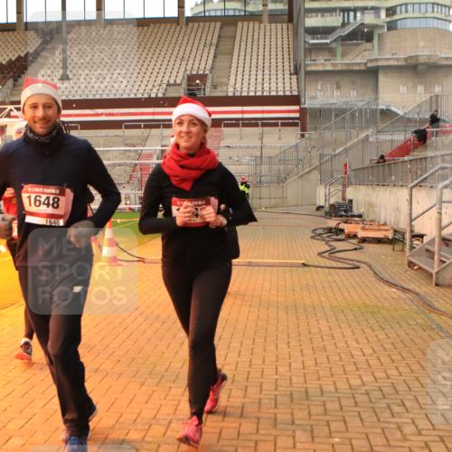 08.12.2024 - St. Pauli X-Mass-Run No. 14 Kathrin Stürmer Photography http://msf.ph/oto/7525482 08.12.2024 10:09:52 Ziel 290, 361, 882, 894, 1098, 1641, 1648, 1955, 1965, 3123 meine-sportfotos.de