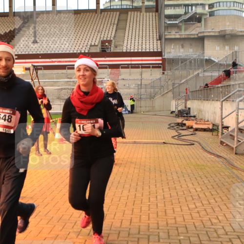 08.12.2024 - St. Pauli X-Mass-Run No. 14 Kathrin Stürmer Photography http://msf.ph/oto/7525483 08.12.2024 10:09:53 Ziel 882, 894, 1098, 1641, 1648, 1955, 1965, 3123 meine-sportfotos.de
