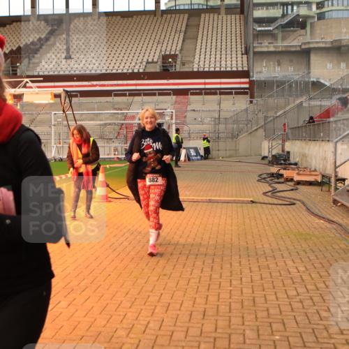 08.12.2024 - St. Pauli X-Mass-Run No. 14 Kathrin Stürmer Photography http://msf.ph/oto/7525487 08.12.2024 10:09:53 Ziel 882, 894, 1098, 1641, 1648, 1955, 1965, 3123 meine-sportfotos.de