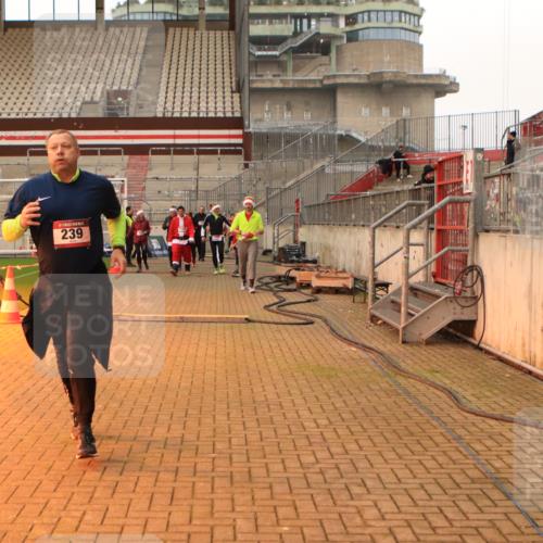 08.12.2024 - St. Pauli X-Mass-Run No. 14 Kathrin Stürmer Photography http://msf.ph/oto/7525503 08.12.2024 10:10:08 Ziel 239, 833, 837, 887, 937, 1082, 1546, 1854, 1856, 3101, 3102, 3103 meine-sportfotos.de