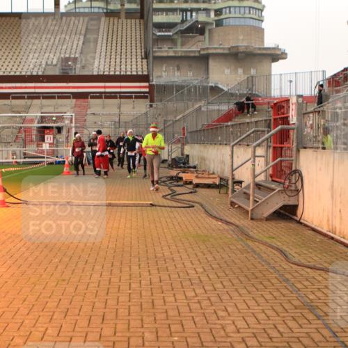 08.12.2024 - St. Pauli X-Mass-Run No. 14 Kathrin Stürmer Photography http://msf.ph/oto/7525508 08.12.2024 10:10:09 Ziel 239, 833, 837, 887, 937, 1082, 1546, 1854, 1856, 2779, 3101, 3102, 3103 meine-sportfotos.de