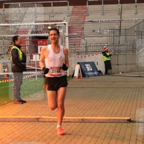 08.12.2024 - St. Pauli X-Mass-Run No. 14 Kathrin Stürmer Photography http://msf.ph/oto/7531870 08.12.2024 09:50:19 Ziel  meine-sportfotos.de
