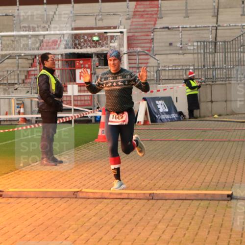 08.12.2024 - St. Pauli X-Mass-Run No. 14 Kathrin Stürmer Photography http://msf.ph/oto/7531891 08.12.2024 09:50:52 Ziel  meine-sportfotos.de