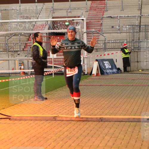 08.12.2024 - St. Pauli X-Mass-Run No. 14 Kathrin Stürmer Photography http://msf.ph/oto/7531895 08.12.2024 09:50:52 Ziel  meine-sportfotos.de