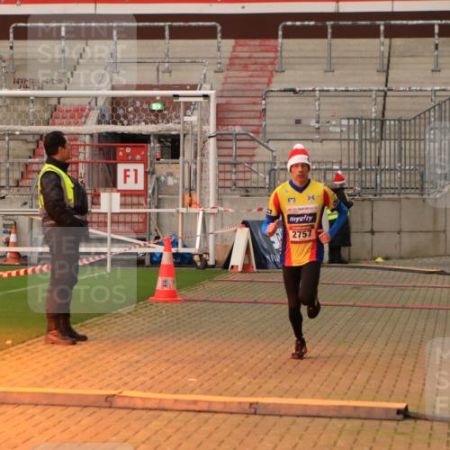 08.12.2024 - St. Pauli X-Mass-Run No. 14 Kathrin Stürmer Photography http://msf.ph/oto/7531938 08.12.2024 09:51:19 Ziel  meine-sportfotos.de
