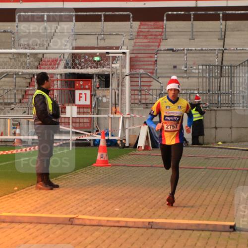08.12.2024 - St. Pauli X-Mass-Run No. 14 Kathrin Stürmer Photography http://msf.ph/oto/7531940 08.12.2024 09:51:19 Ziel  meine-sportfotos.de