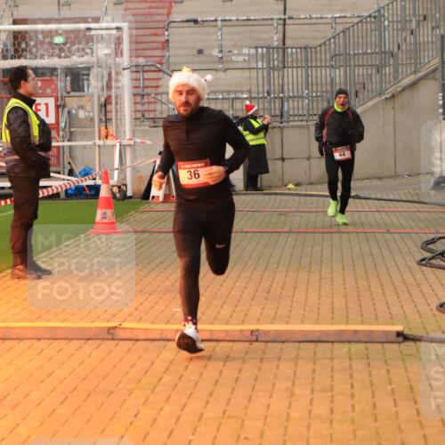 08.12.2024 - St. Pauli X-Mass-Run No. 14 Kathrin Stürmer Photography http://msf.ph/oto/7531975 08.12.2024 09:51:58 Ziel  meine-sportfotos.de