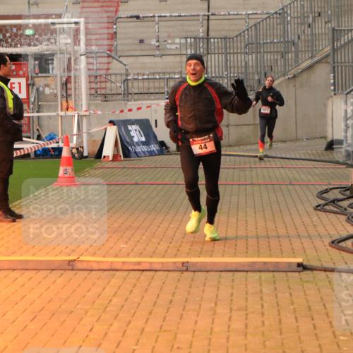 08.12.2024 - St. Pauli X-Mass-Run No. 14 Kathrin Stürmer Photography http://msf.ph/oto/7531982 08.12.2024 09:52:01 Ziel  meine-sportfotos.de