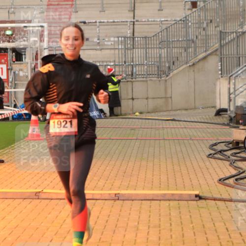08.12.2024 - St. Pauli X-Mass-Run No. 14 Kathrin Stürmer Photography http://msf.ph/oto/7532004 08.12.2024 09:52:07 Ziel  meine-sportfotos.de
