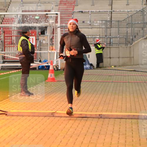 08.12.2024 - St. Pauli X-Mass-Run No. 14 Kathrin Stürmer Photography http://msf.ph/oto/7532019 08.12.2024 09:52:28 Ziel  meine-sportfotos.de