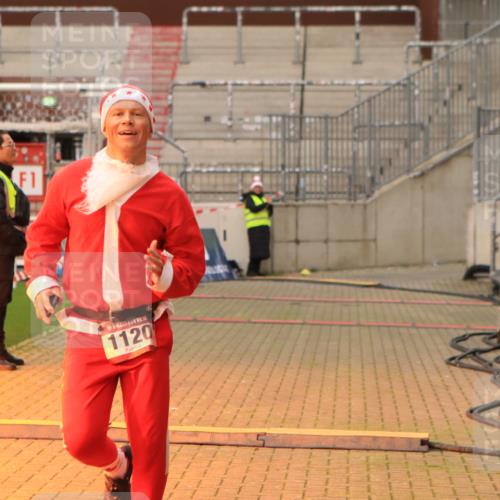 08.12.2024 - St. Pauli X-Mass-Run No. 14 Kathrin Stürmer Photography http://msf.ph/oto/7532046 08.12.2024 09:52:49 Ziel  meine-sportfotos.de