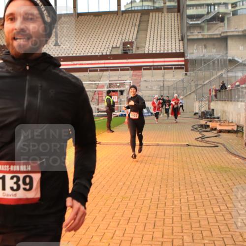 08.12.2024 - St. Pauli X-Mass-Run No. 14 Kathrin Stürmer Photography http://msf.ph/oto/7532105 08.12.2024 09:56:53 Ziel  meine-sportfotos.de