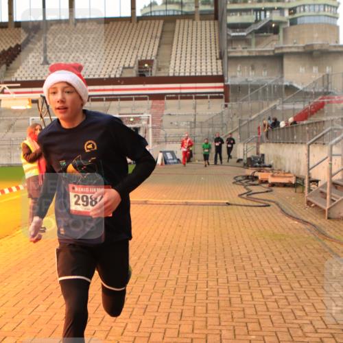 08.12.2024 - St. Pauli X-Mass-Run No. 14 Kathrin Stürmer Photography http://msf.ph/oto/7532194 08.12.2024 09:58:29 Ziel  meine-sportfotos.de