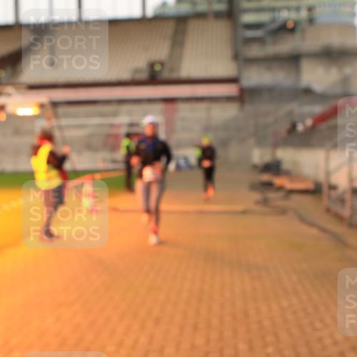08.12.2024 - St. Pauli X-Mass-Run No. 14 Kathrin Stürmer Photography http://msf.ph/oto/7532295 08.12.2024 09:59:32 Ziel  meine-sportfotos.de