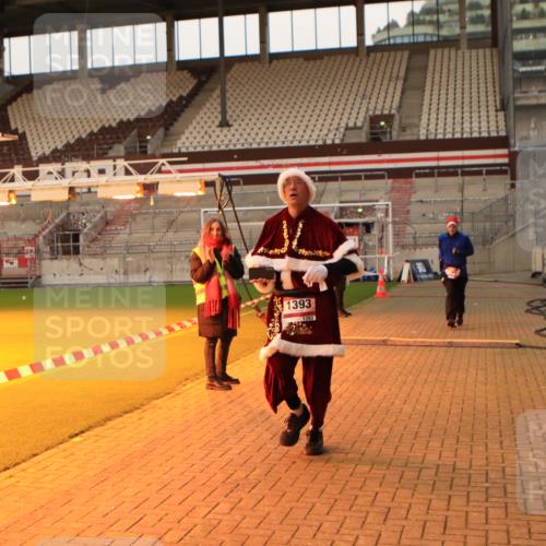 08.12.2024 - St. Pauli X-Mass-Run No. 14 Kathrin Stürmer Photography http://msf.ph/oto/7532384 08.12.2024 10:00:18 Ziel  meine-sportfotos.de