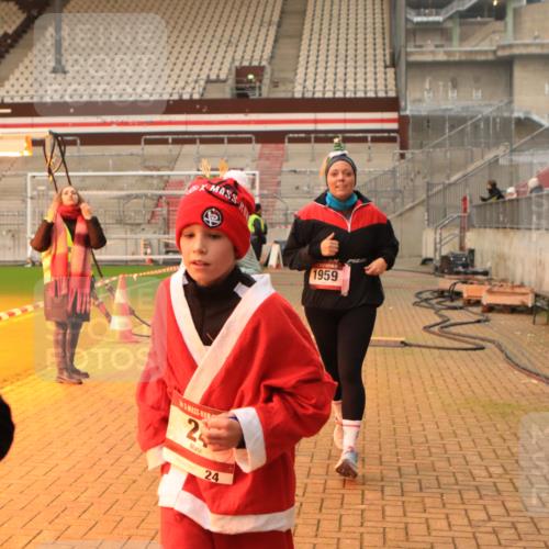 08.12.2024 - St. Pauli X-Mass-Run No. 14 Kathrin Stürmer Photography http://msf.ph/oto/7533229 08.12.2024 10:04:56 Ziel  meine-sportfotos.de
