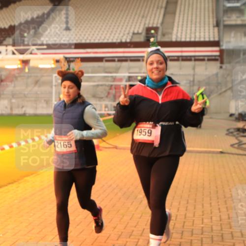 08.12.2024 - St. Pauli X-Mass-Run No. 14 Kathrin Stürmer Photography http://msf.ph/oto/7533237 08.12.2024 10:04:56 Ziel  meine-sportfotos.de
