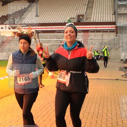 08.12.2024 - St. Pauli X-Mass-Run No. 14 Kathrin Stürmer Photography http://msf.ph/oto/7533242 08.12.2024 10:04:57 Ziel  meine-sportfotos.de
