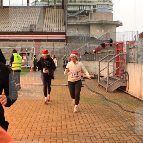 08.12.2024 - St. Pauli X-Mass-Run No. 14 Kathrin Stürmer Photography http://msf.ph/oto/7533658 08.12.2024 10:06:31 Ziel  meine-sportfotos.de